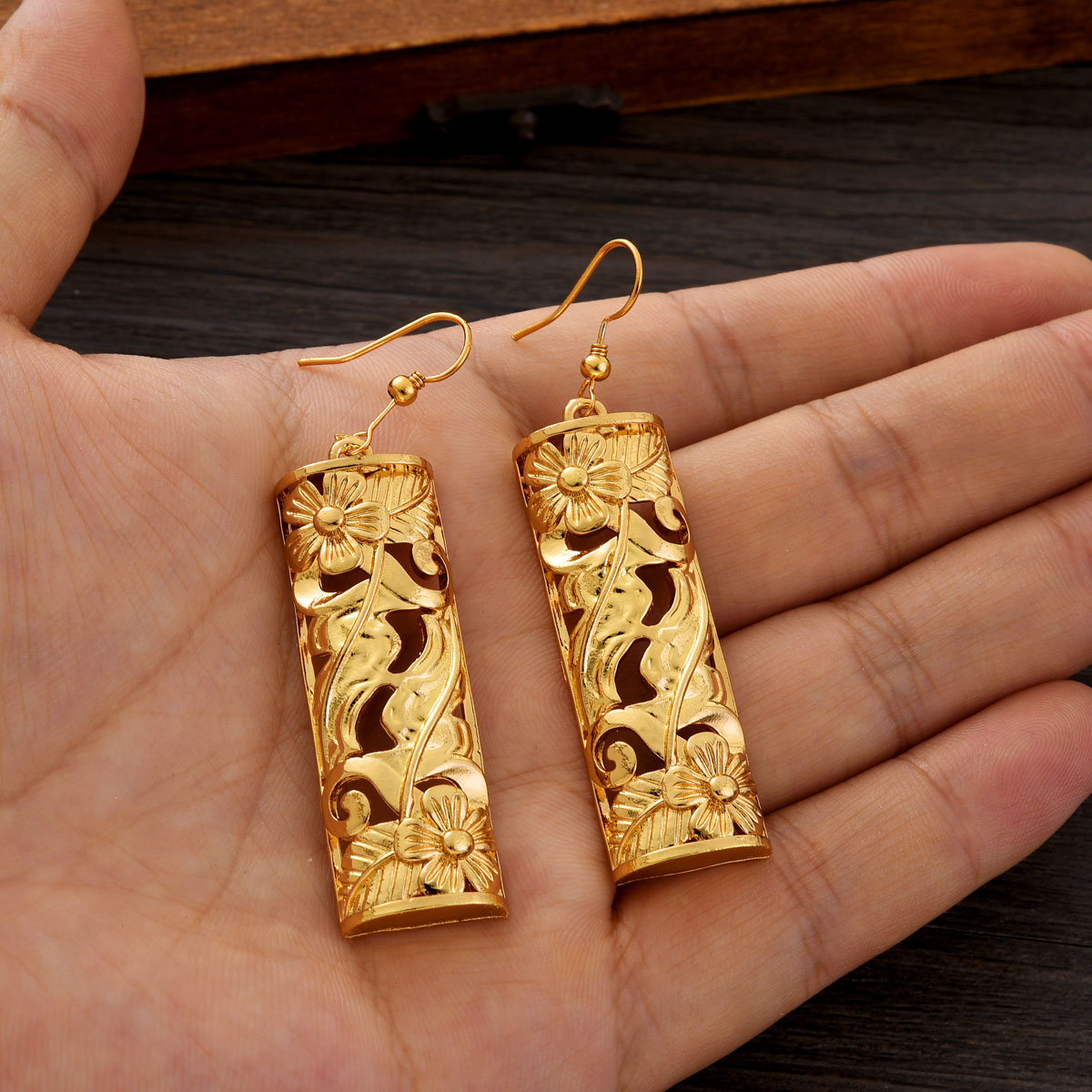 Women Fashion Png - New Dubai Golden Color Luxurious Fashion
